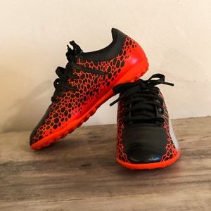 **SOLD** Puma Soccer ExpoPower Kids